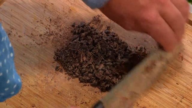 Mousse au chocolat, crème anglaise à l'oseille par le Chef Verjus смотреть онлайн