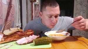 мукбанг/обжор/рассольник с копчёной грудинкой/
