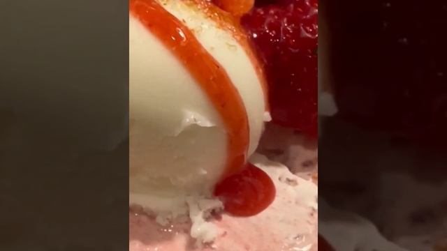 MINI PARFAIT WITH STRAWBERRIES AND MILK PUDDING #short#dennysjapan смотреть онлайн
