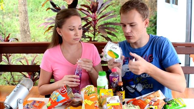 Пробуем ТАЙСКИЕ СНЕКИ! // TRYING THAILAND FOOD смотреть онлайн