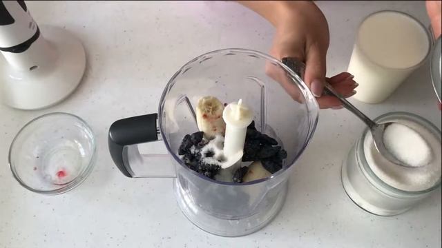 Вкусный СМУЗИ из банана и ягод смотреть онлайн