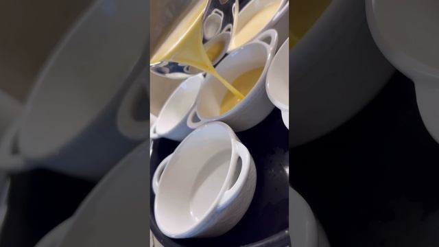 Крем-брюле получается вкуснее чем в ресторане. смотреть онлайн