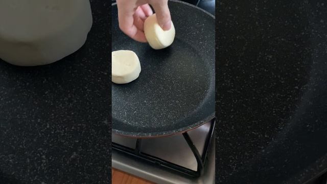 Сырники💛👍 Ингредиенты в описании 👇👇👇 #сырники #сырникирецепт #shorts смотреть онлайн