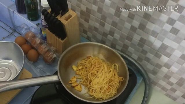 Spaghetti aglio olio dan telur orak arik keju ala anak kos смотреть онлайн