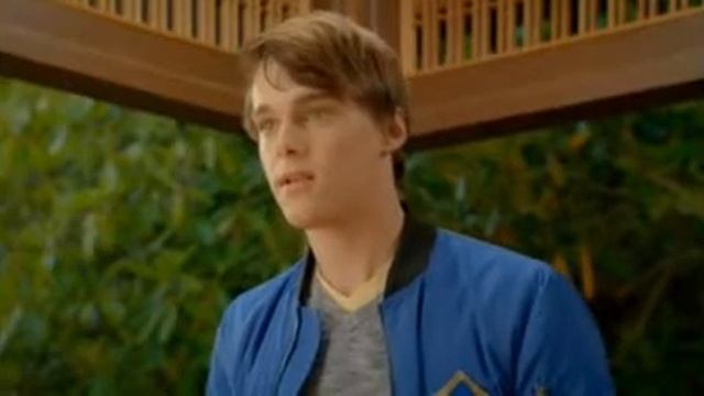 Descendientes 2 - pelea entre Mal y Ben (latino) смотреть онлайн
