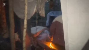 РЕЦЕПТ ВЫЖИВАНИЯ НА СВАЛКЕ | ЛЕНА ЖАРИТ КАРАСЯ, МУСОРЩИК