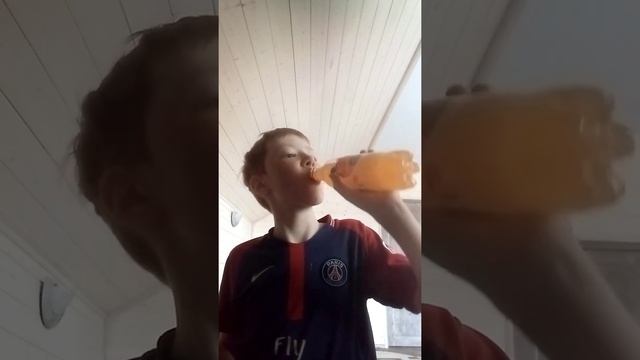 Пробуем шоколадку вместе с лимонадом смотреть онлайн