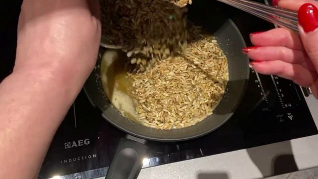 Caramelised sunflower seeds in honey смотреть онлайн