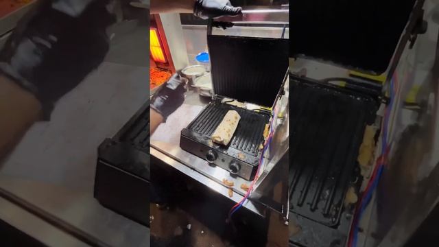 Arabian chicken shawarma tasty 😋 😋 sarpavaram jewel meadows #kakinada#shorts#food#shawarma#youtube смотреть онлайн