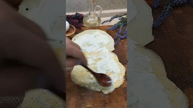 Праздничная закуска дорогим гостям. Яичный рулет с крабовой начинкой. #закуска #рулет #яичныйрулет смотреть онлайн
