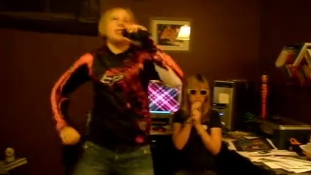 Ave and Bre Singing S.O.S jonas brothers and dancing to it. смотреть онлайн