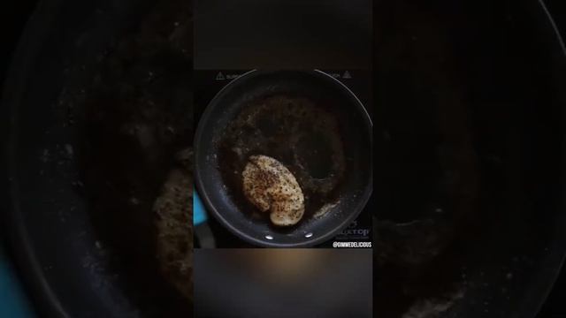 Parmesan Garlic Chicken W/ Creamy Mushroom [Recipe] *Keto* #shorts смотреть онлайн