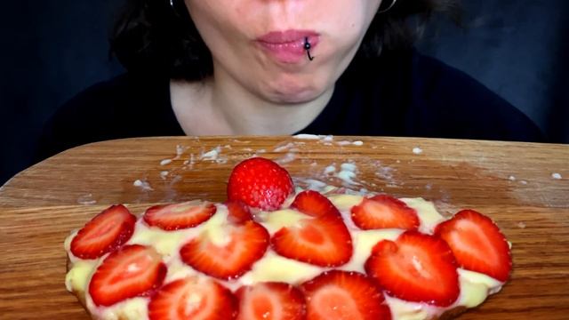 ASMR | Strawberry Cake 🍰 Eating Mukbang No talking sounds show смотреть онлайн