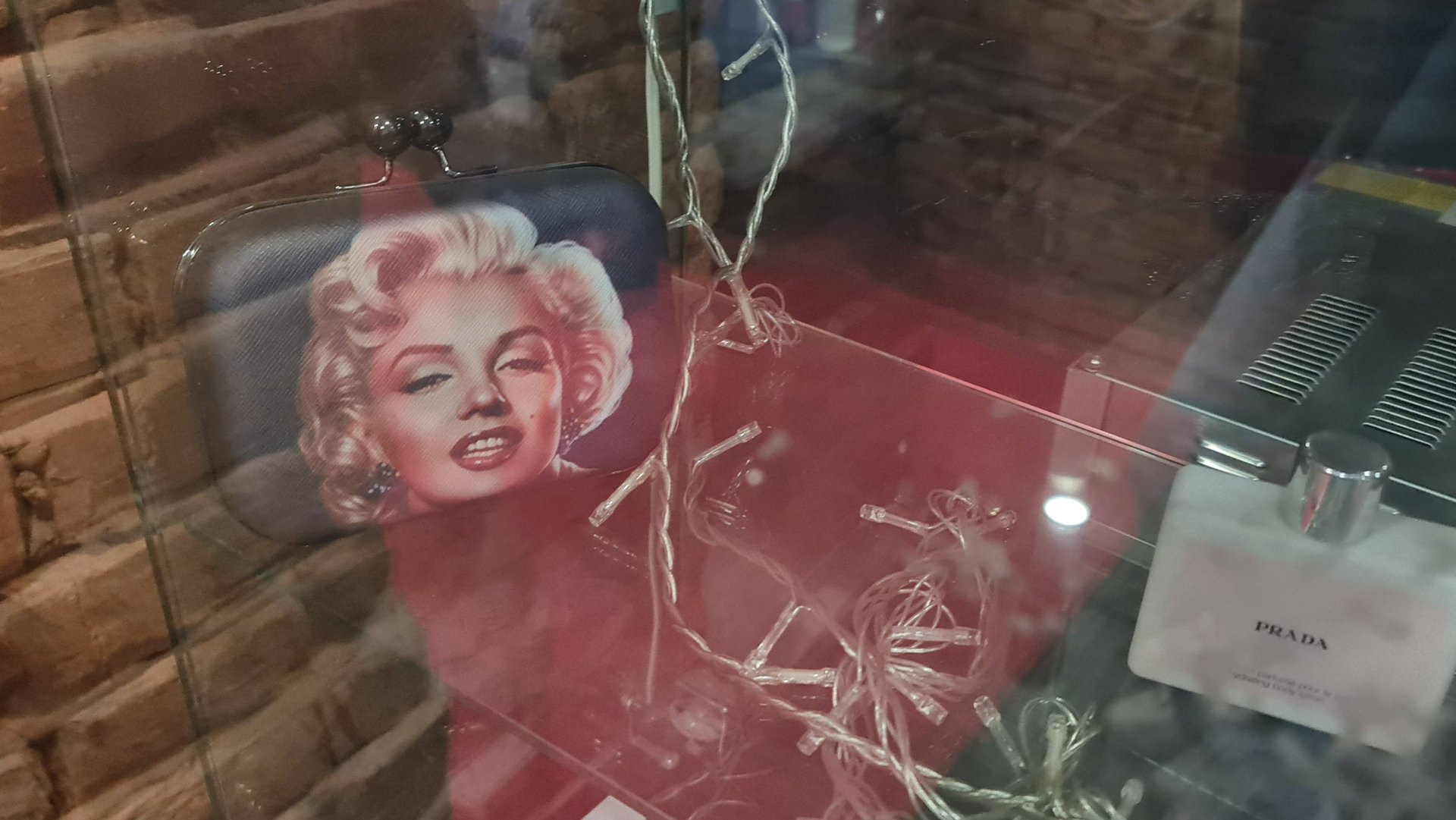 #Кинотеатр "5 #звезд" в #Москве на #Павелецкой удивил нас своим #необычным #металлическим #дизайном смотреть онлайн