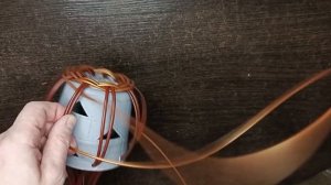 Плетение новогоднего колокольчика из ротанга.