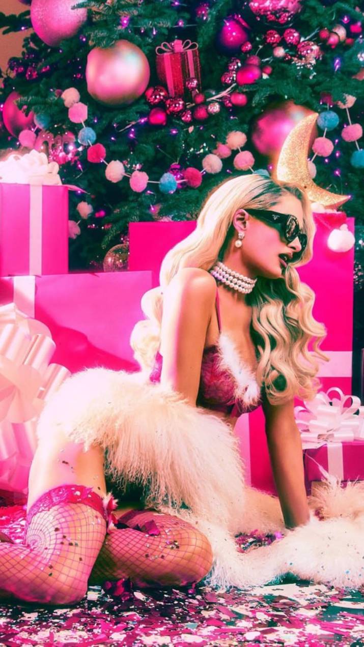 Стриптиз Перис Хилтон