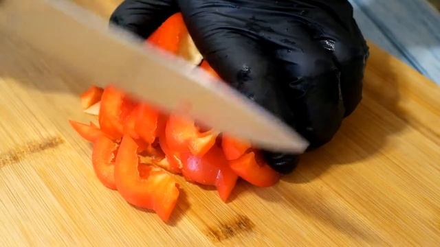 Это самая вкусная куриная грудка, которую я когда-либо ел! Легко, дешево и очень сочно! смотреть онлайн