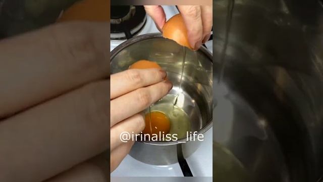 Блинный шоколадный рулет с вкусным кремом / Pancake chocolate roll #Shorts #Irinaliss смотреть онлайн