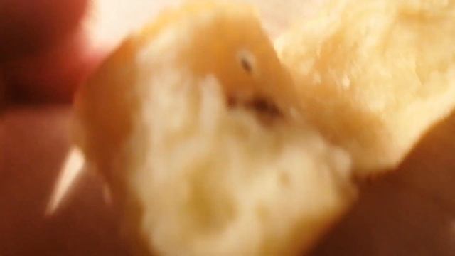 Французские булочки с сушоными тараканами😋😋😋 смотреть онлайн