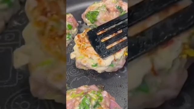 Куриные котлеты с кабачком #shorts #вкусно смотреть онлайн