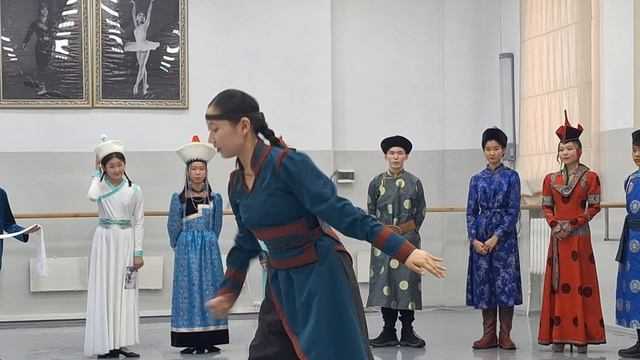 Миленький танец девушки смотреть онлайн