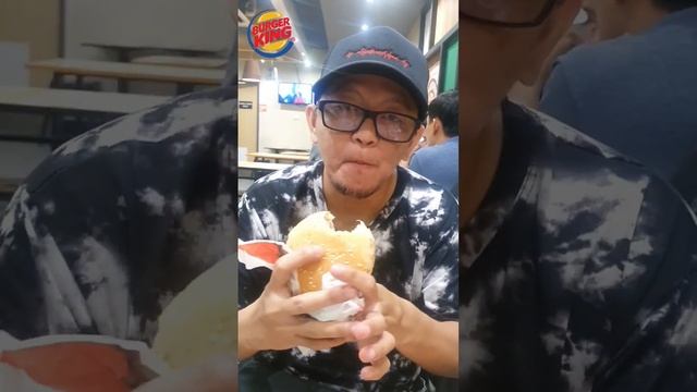 BURGER KING WHOPPER JR WITH ONION RINGS AND COKE FLOAT | #shorts #food смотреть онлайн