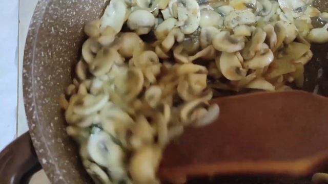 Tez hazırlanan və doyumlu olan Göbələkli Makaron - Один из лёгких и вкусных блюд смотреть онлайн