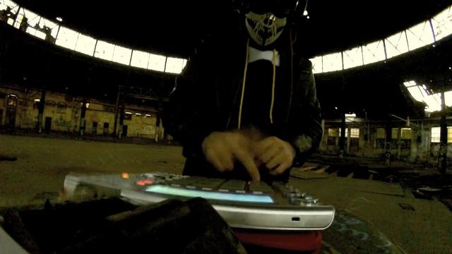 Sub Focus - Tidal Wave Ft. Alpines KillSonik Remix (Scarfinger Remix) - Akai MPC - Live - Berlin смотреть онлайн