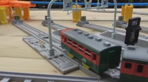 Рэйл Синкансен и Томас ☆ Детская железная дорога - Играем на базе большого поворотного стола Гуругур