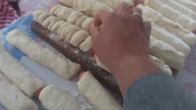 Сегодня готовим сосиски в тесте 🌭 смотреть онлайн