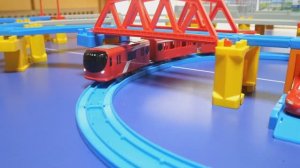 Железная дорога для детей! Длинный поезд Plarail серии Shinkansen N700