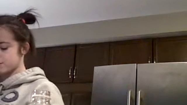 Cinnamon challenge with Lisa смотреть онлайн