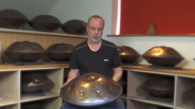 ZEPHYR - D Celtic 10+1 - D) [F G] A C D E F G A C смотреть онлайн