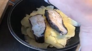 Зубатка с картофелем в молоке.