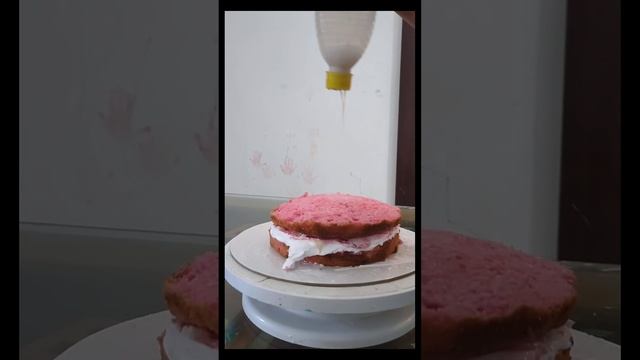 ഒരു half kg strawberry cake #cake #birthdaycake # strawberry cake #cake #shorts смотреть онлайн