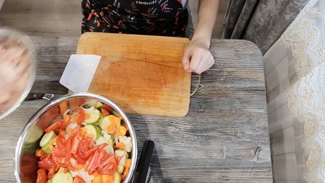 Курица с овощами, запеченная в духовке смотреть онлайн