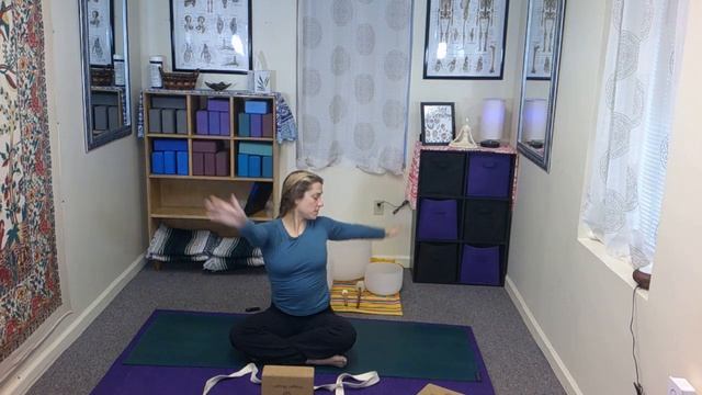 Gentle All Levels with a shoulder & hip focus смотреть онлайн