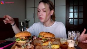 MUKBANG | Бургеры с дорблю, грушей, ананасом и чили, шашлык | Burgers, barbecue не ASMR