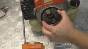 Ремонт ВЕРХНЕГО РЕДУКТОРА бензокосы, ремонт конуса металлический звон, лязг, нет вращения