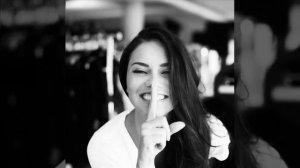 а помнишь, как она смеётся؟♛