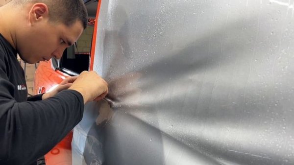 Оклейка кузова автомобиля цветной полиуретановой пленкой Tank 300