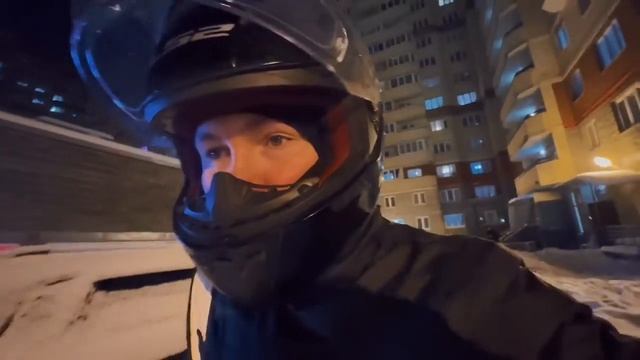 КУРЬЕР НА СКУТЕРЕ ЗИМОЙ смотреть онлайн