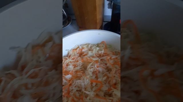 Добрый день друзья Сегодня у нас плюс насолилакапусту С кислой капусты сделала солянку 🌈🙋♀️❤🌹 смотреть онлайн