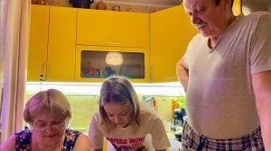 ВЛОГ Встреча с друзьями, Потянуло на классику, Ремарк Тени в раю, Играем в настолки