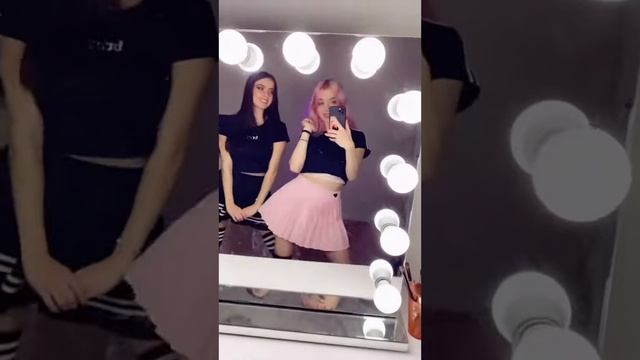 Burch Twins смотреть онлайн