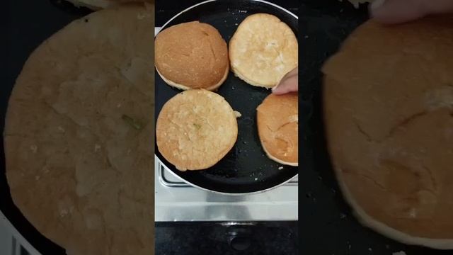 Homemade Aloo Tikki Burger | Easy Burger Recipe #youtubeshorts #shorts #cooking смотреть онлайн