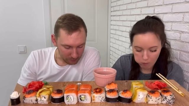 МУКБАНГ РОЛЛЫ ЗАПЕЧЕННЫЕГОРЯЧИЕ ФИЛАДЕЛЬФИЯ МАКИ РОЛЛЫС СЫРОМ СУШИ MUKBANG ROLLS SUSHIASMR ACMP смотреть онлайн