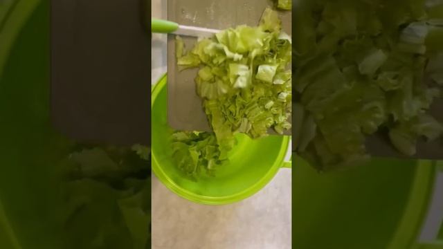 Топ 3 вкусных салатов на Новый Год 🎄. Топ 1 «🥗Салат Цезарь🥗» #shorts #блог #еда #food #новыйгод смотреть онлайн