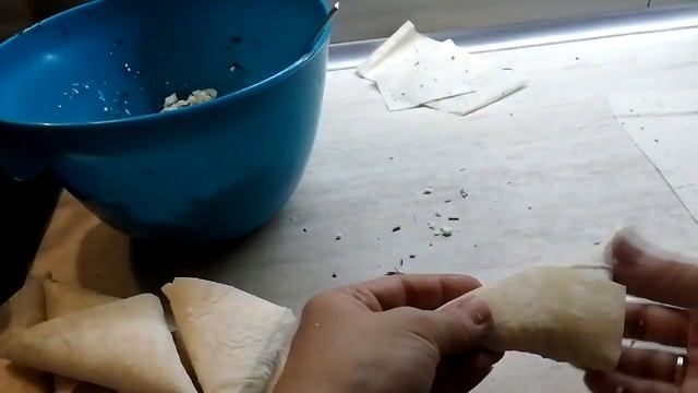 Вкусняшки к чаю. Треугольнички с творогом и укропом. #готовимсами#блюдаславашом#быстроивкусно смотреть онлайн