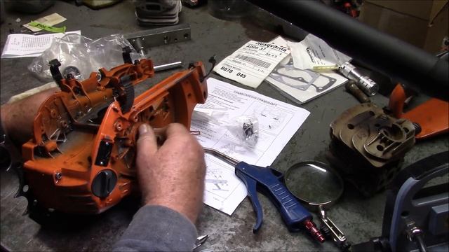 Husqvarna 576xp vs. 575xp, WHAT Are The Differences? & 576xp Crank Case Bearing Replacement. смотреть онлайн